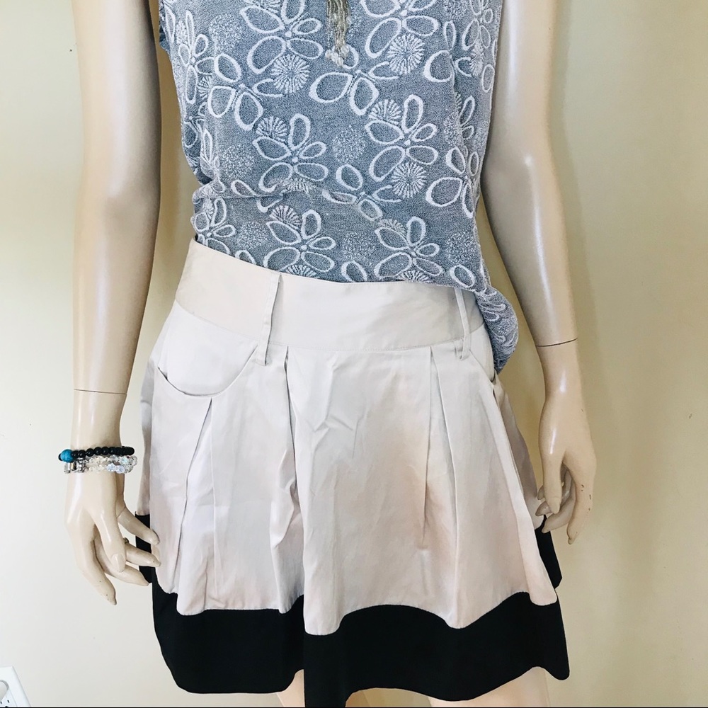 2/$20 Forever 21 Size M Pleated Mini Skirt - Picture 3 of 7
